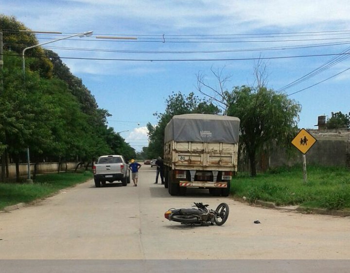 Ceres: Un jovencito sufrió lesiones graves al chocar con su moto