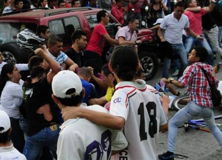 Batalla campal en las calles céntricas de San Guillermo