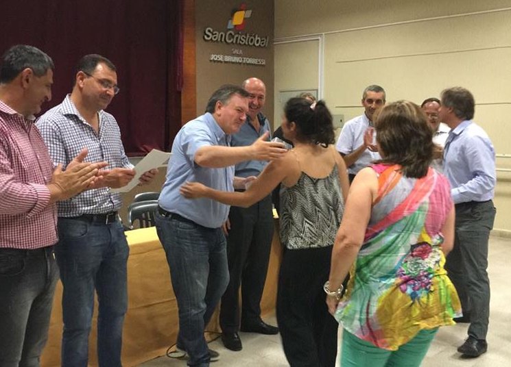 El Ministro Alvarez entregó fondos del programa 