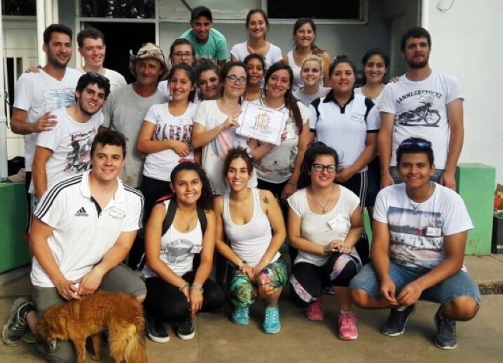 Jóvenes de Brinkmann entregaron donaciones a Pueblo Marini