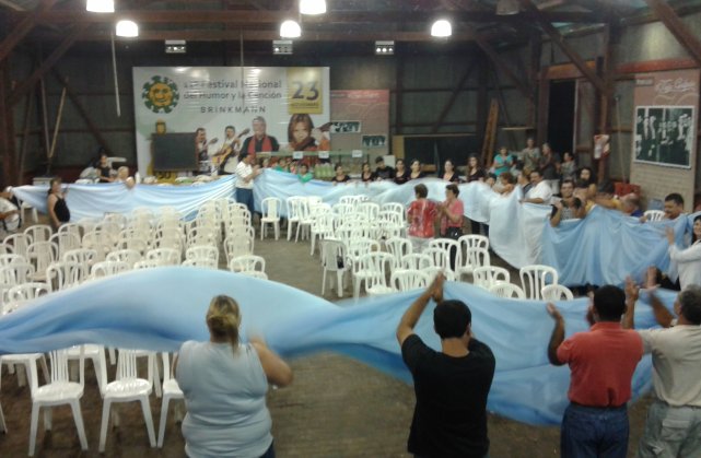 Brinkmann: Confeccionaron una bandera argentina de 40 mts. de largo