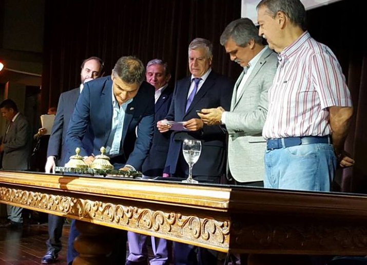 Bría firmó un convenio para la construcción de cuatro aulas