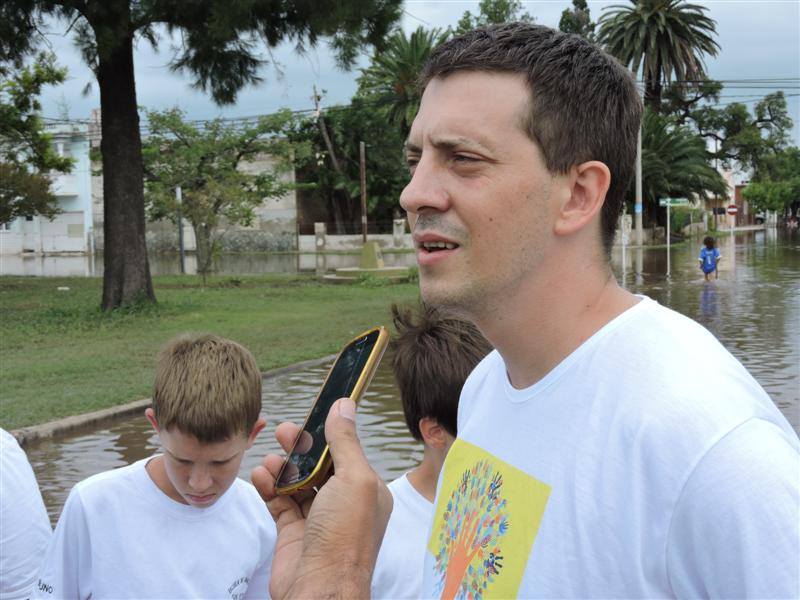 El sobrino del Papa acercó ayuda solidaria a Balnearia