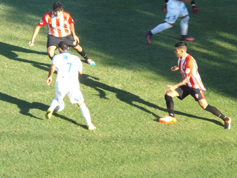 Federal: Sportivo debutó de local con derrota
