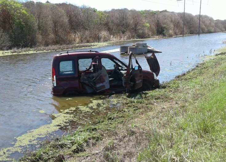 Freyre: Tres lesionados al volcar con un utilitario 