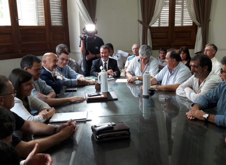 Primera reunión paritaria entre los Intendentes y FESTRAM