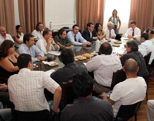 Hubo acuerdo en la paritaria de los municipales y no habrá paros