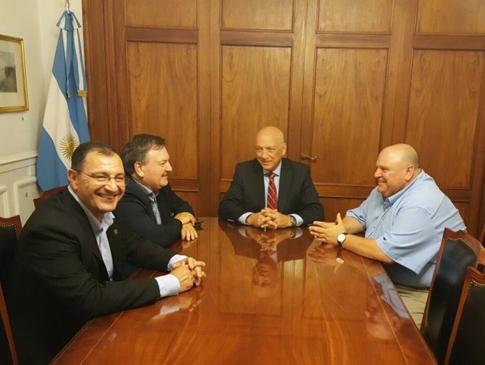 Sella logró importantes apoyos para el show humorístico-musical