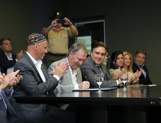 Firmaron el convenio para que la laguna Mar Chiquita sea Parque Nacional