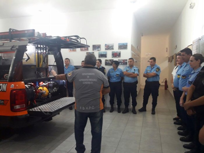 Bomberos capacitaron a personal policial de Brinkmann