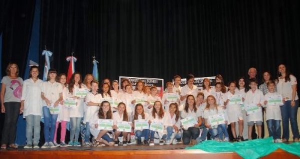Suardi: Entregaron reconocimientos a alumnos destacados en Olimpíadas