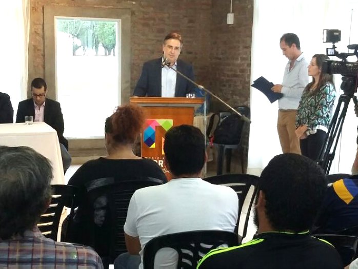 Morteros: Llaryora entregó fondos de planes Vida Digna 