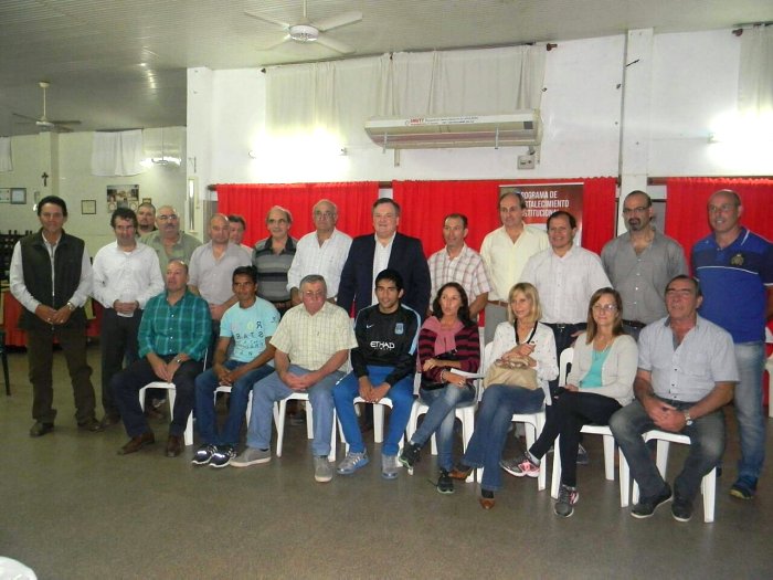 Michlig entregó aportes a instituciones de Ceres