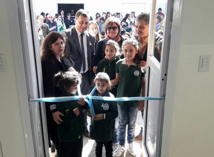 Grahovac inauguró un aula en Brinkmann y un Jardín en San Pedro