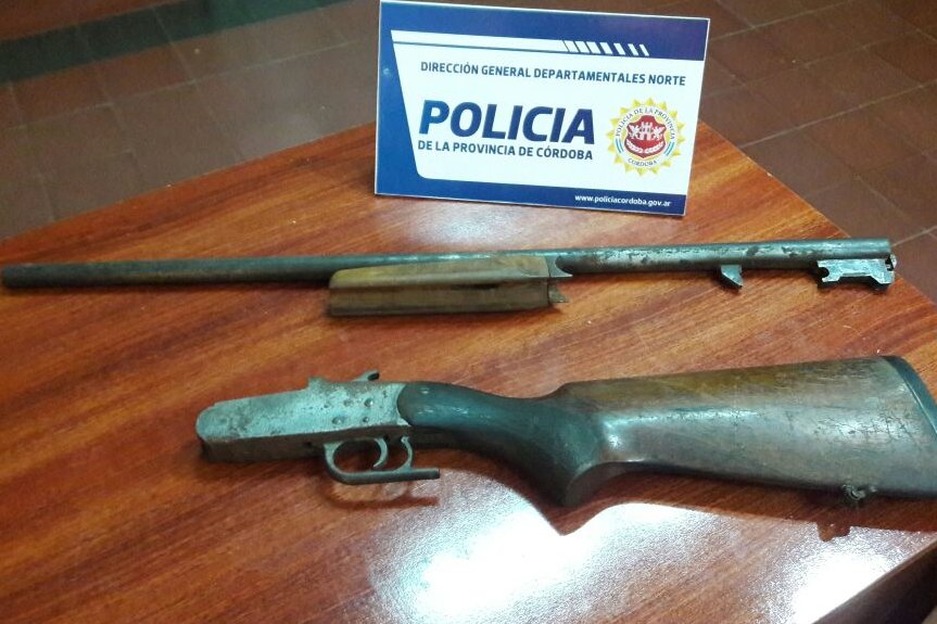 Secuestran arma, recuperan un acoplado y roban celulares en Brinkmann