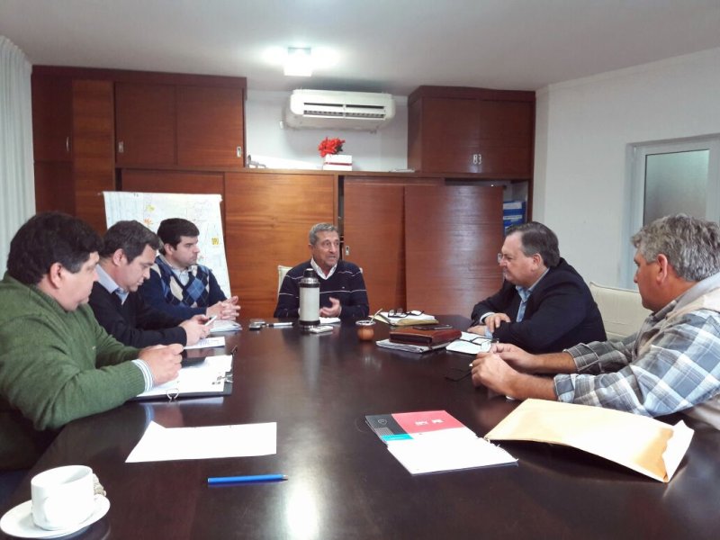 Gestionan el mejorado y obras de ripios en el departamento