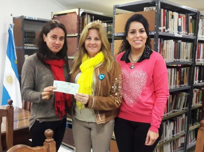 La diputada Brezzo entregó becas y subsidios