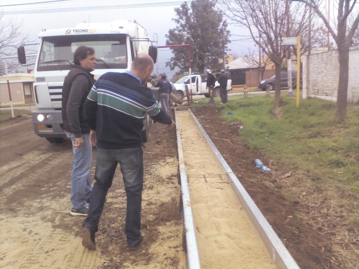 Ceres: Comenzaron a construir cordón cuneta 