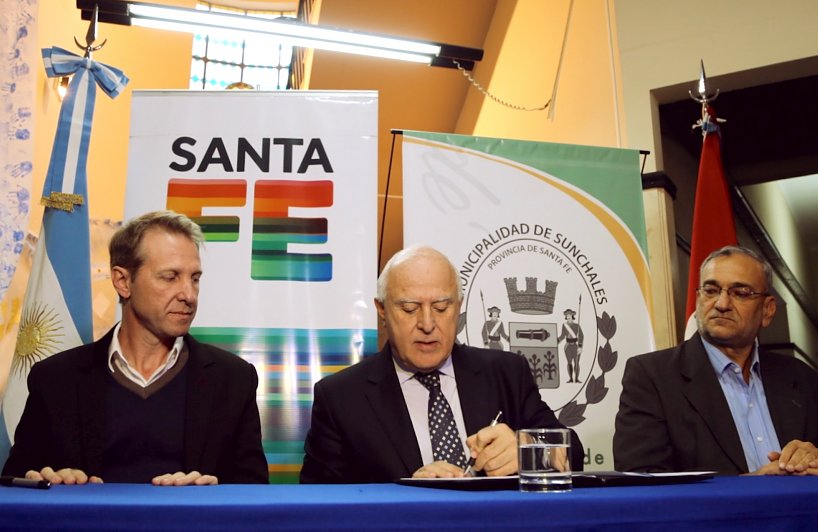 Sunchales: Lifschitz entregó aportes y firmó un convenio por agua potable