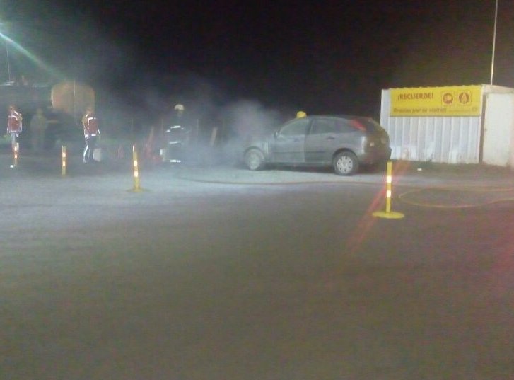 San Guillermo: Un auto se incendió en una estación de servicio