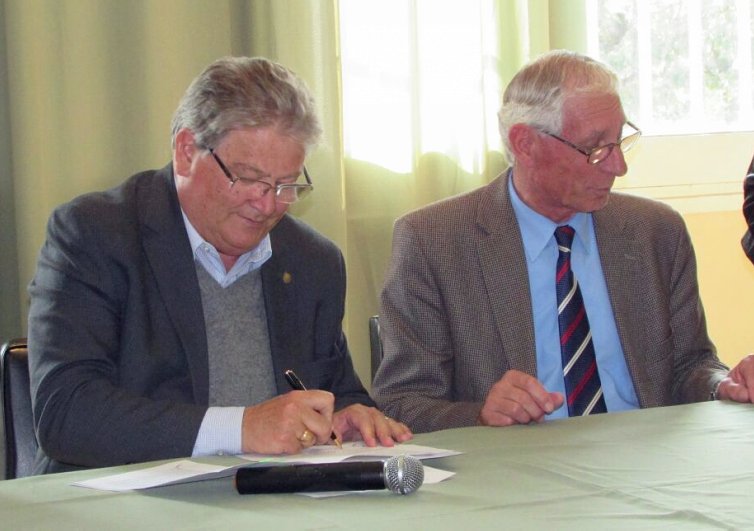 Fascendini entregó aportes en Suardi y Villa Trinidad