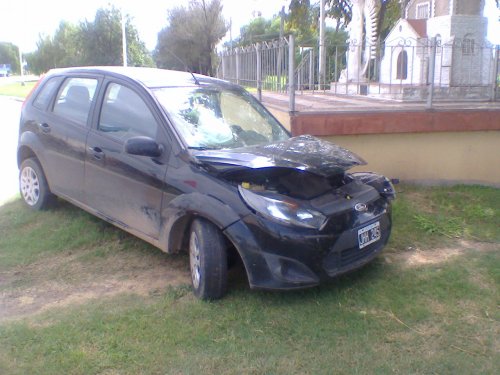 Suardi: Automovilista herido al impactar con un monumento de la rotonda