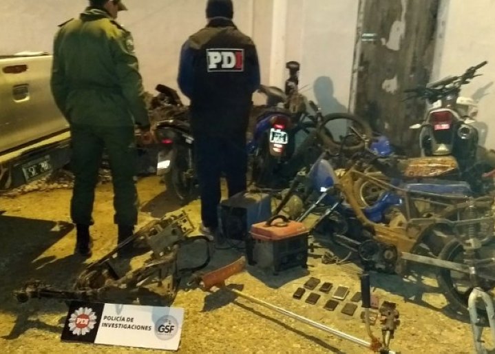 Allanaron un galpón con motos y partes de dudosa procedencia