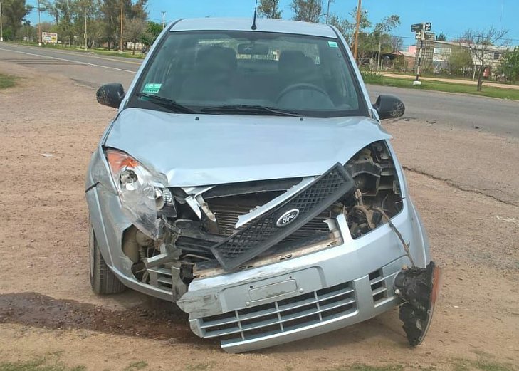 Una mujer lesionada al ser embestida por una camioneta