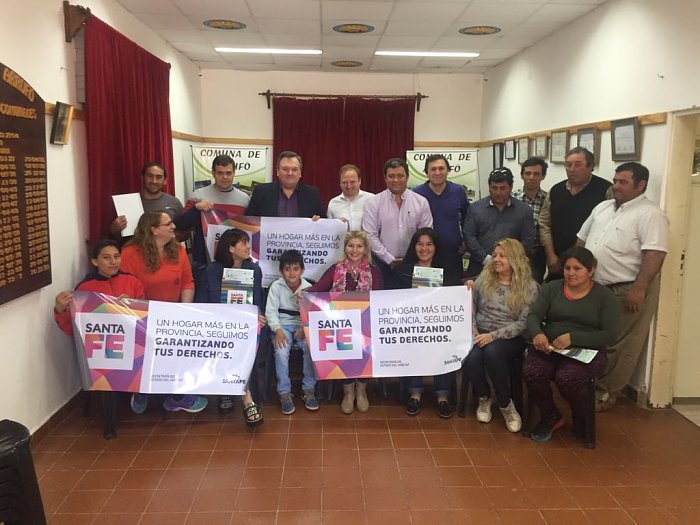 Entregaron fondos para viviendas en Villa Trinidad y Arrufó