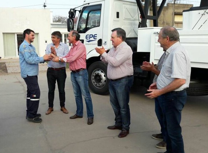 Entregaron camión con grúa a la EPE San Guillermo