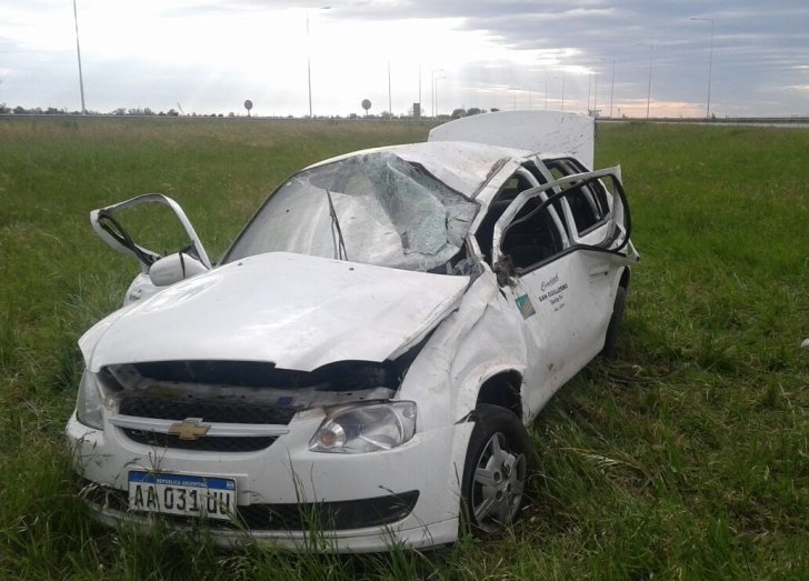 Volcó un auto de la Comuna de San Guillermo