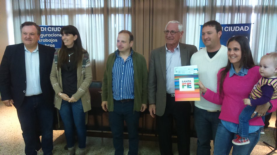 Entregaron fondos para viviendas a 6 familias de Suardi