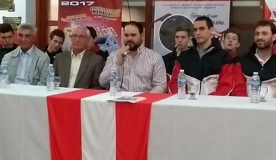 Federal: Sportivo presentó su plantel e indumentaria
