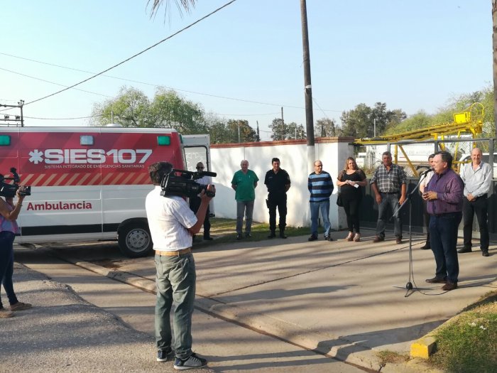 Entregaron ambulancias a Arrufó y Ambrosetti