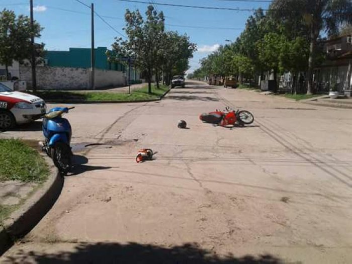 Chocaron dos motos en Porteña
