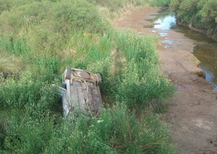 San Cristóbal: Chocó en un puente y cayó a un canal