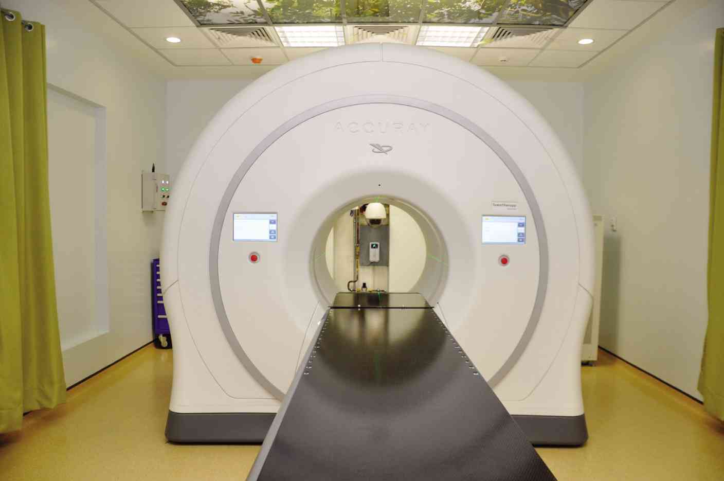 Atilra y Ospil presentaron el TomoTherapy HDA