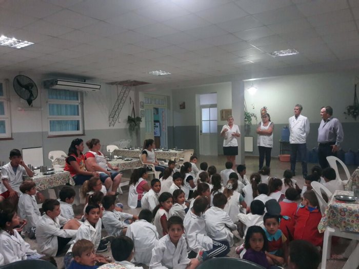Michlig visitó escuelas de Ambrosetti y Villa Saralegui