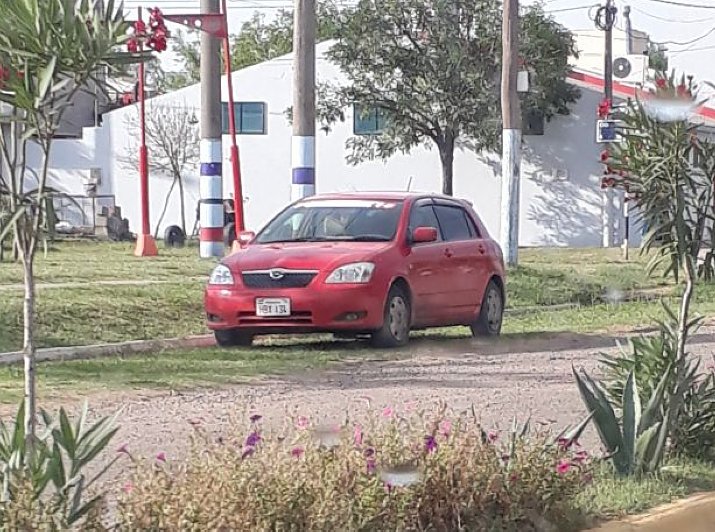 Causó intranquilidad la presencia de un auto paraguayo