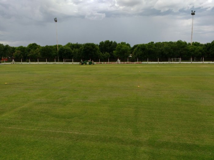 Sportivo Suardi trabaja en su cancha principal 