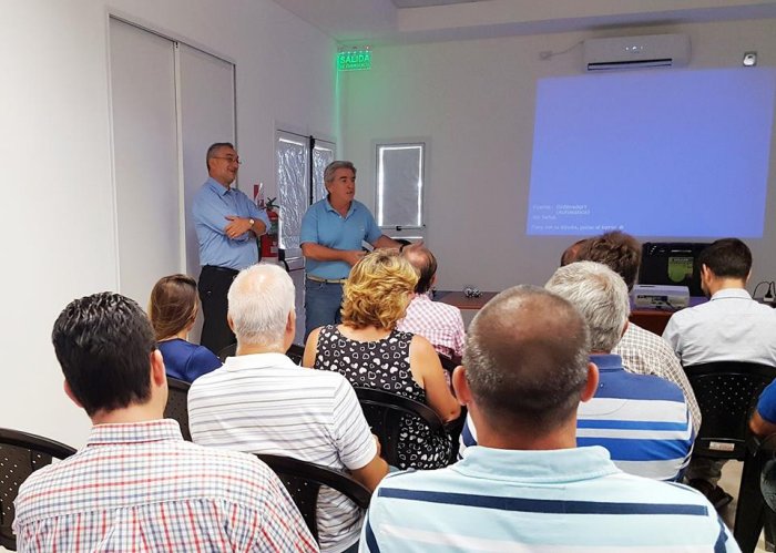 Encuentro de autoridades del depto. Castellanos y el INTA