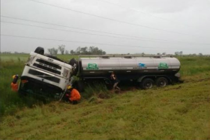 Un camión volcó en cercanías de Freyre