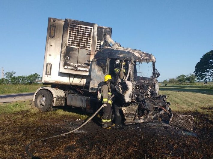 Importante accidente entre camiones en la autovía 19