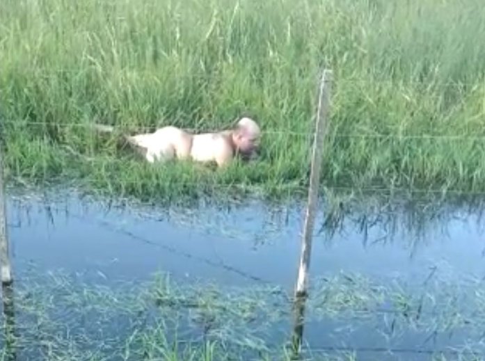 Extraño: Un hombre se bañaba a la vera de la ruta 19