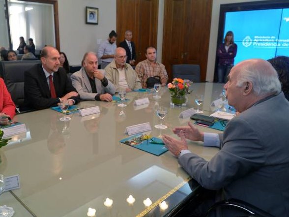 Moisés Ville tendrá una planta de envasado de miel kosher