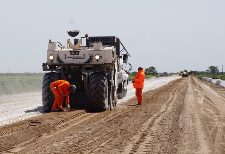 Avanzan con la pavimentación de la ruta 61