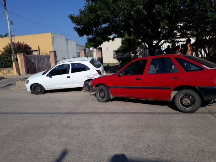 San Cristóbal: Chocó a una moto, se dió a la fuga, y luego a un auto