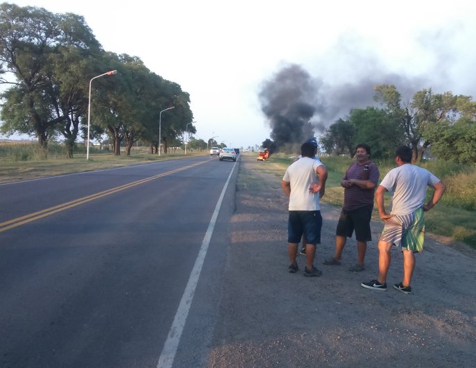 Camioneros también protestan en Suardi