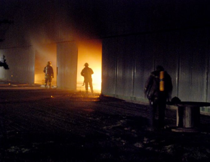 Morteros: Incendio destruyó un hangar con maquinarias 