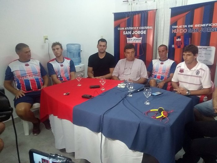 San Jorge presentó al cuerpo técnico y refuerzo para el 2018